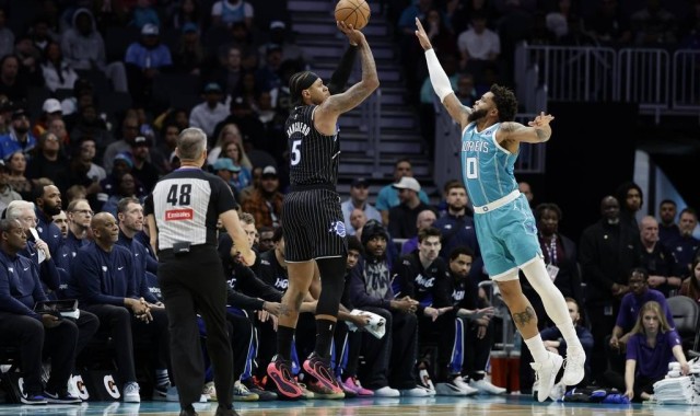 鲍尔20+6贝恩24分 班凯罗20分黄蜂大胜魔术