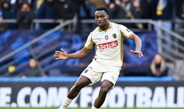 2球2助攻！21岁奥地利防线新星惊艳法甲，身价暴涨6倍引发四大豪门争抢