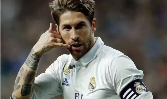 安切洛蒂执教过的最强阵容！五位金球奖得主齐聚一堂，这套阵容到底有多强？