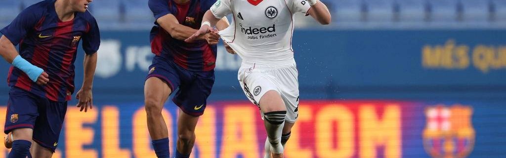 弗里克的巴萨三冠王：从质疑到传奇，逆转开启新纪元