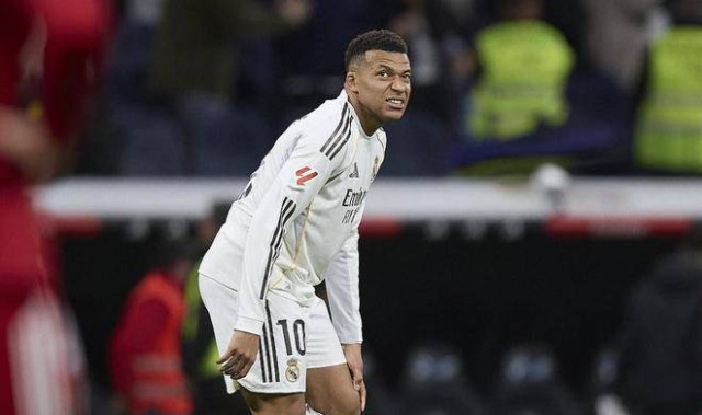 伤缺3周！曝姆巴佩瞒伤踢满3场+只为破C罗纪录 球迷怒喷：私心重