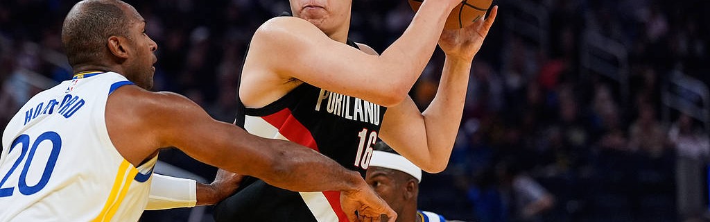 杨翰森半场已出战10分钟 1板1助1次三分未中2失误1犯规