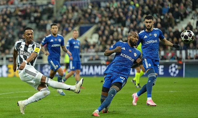 纽卡斯尔3-2卡拉巴赫 托纳利、乔林顿建功