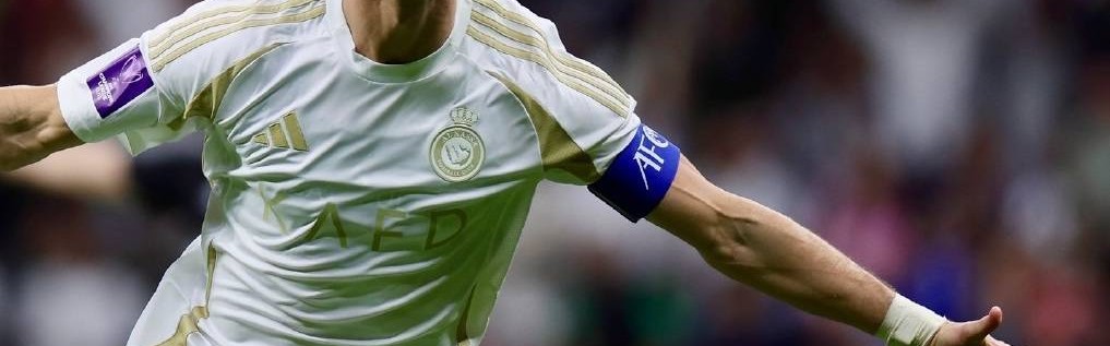 这是专家？国际足联评委投票：C罗不仅在前锋第八！且超梅西！