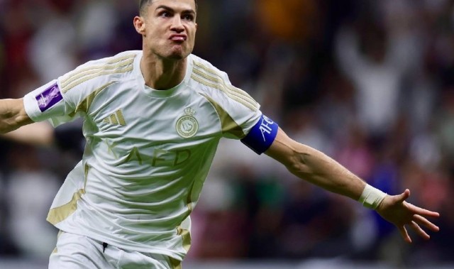 这是专家？国际足联评委投票：C罗不仅在前锋第八！且超梅西！