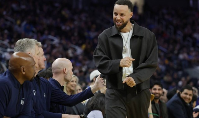 库里因膝伤将继续缺席10天 连续缺阵场次达20场