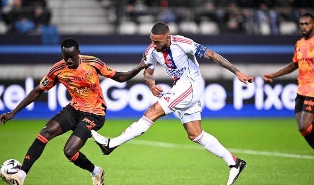 法甲大冷门！落后3球仍不输，巴黎FC主场逼平里昂