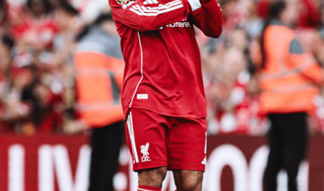 萨拉赫6分钟传射，力压梅西创造历史！范迪克绝杀，利物浦3-2马竞