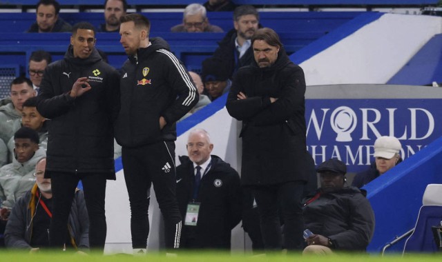 韦恩·鲁尼怒斥对切尔西教练罗森尼奥的批评：荒谬！