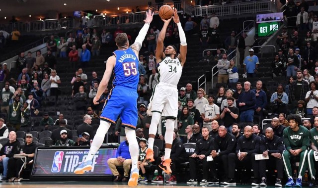 季前赛-SGA23分字母哥16+7 雷霆击败雄鹿