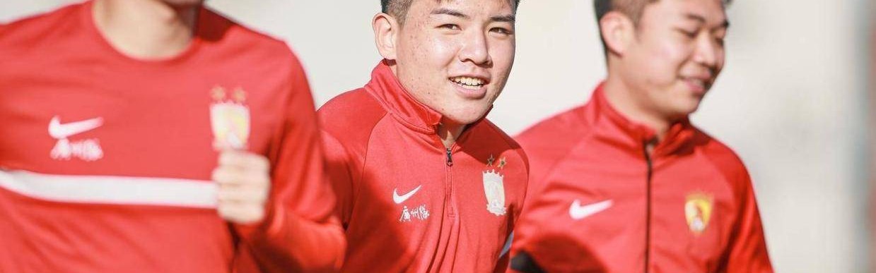 年仅21岁！曝中国男足新星正式加盟英超，已签合同，亚洲杯后官宣