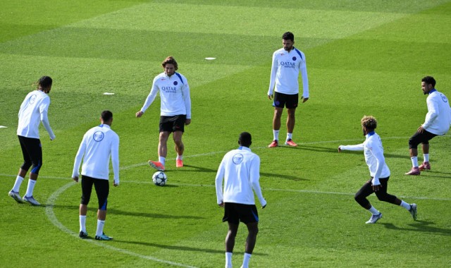 两个金球奖得主？法甲官方晒登贝莱、小罗合照：巴黎的10号传承