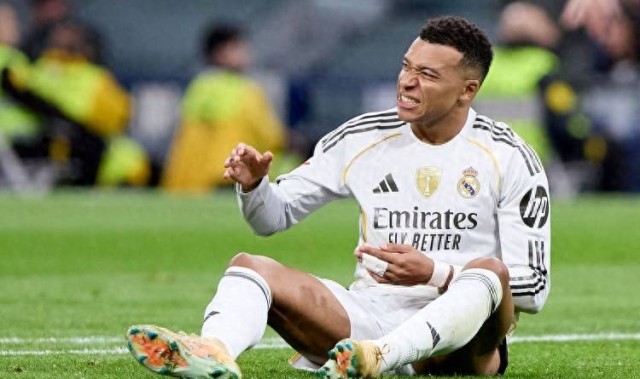 多谁谁尴尬！皇马免签姆巴佩后 国内4冠均被巴萨夺走 巴黎6冠王